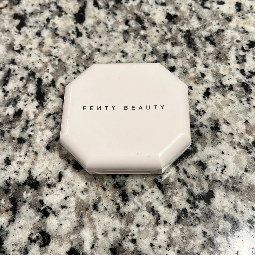 *3/$30* ❤️ Fenty, beauty Profilte or soft matte powder foundation in color 170.